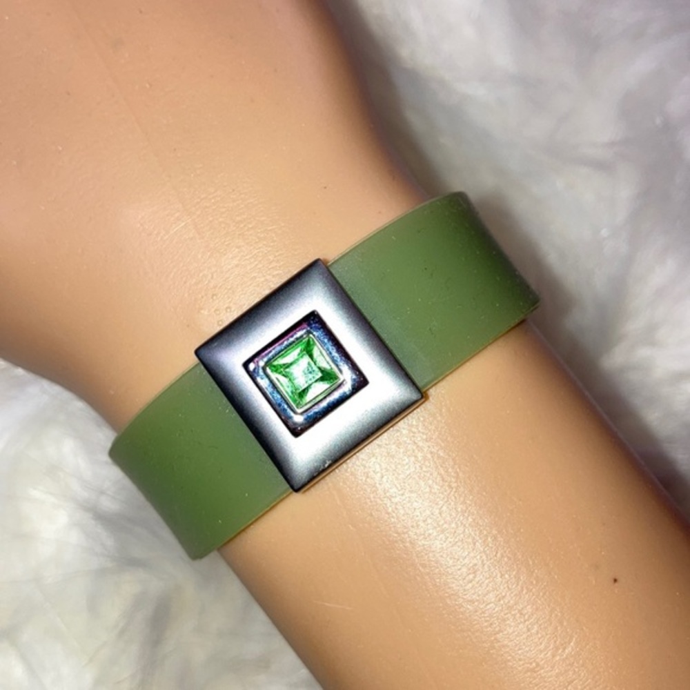 Green watch style bracelet - Picture 2 of 4